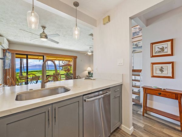 Two Bedroom Beach Townhome with Community Pool & Tennis Court