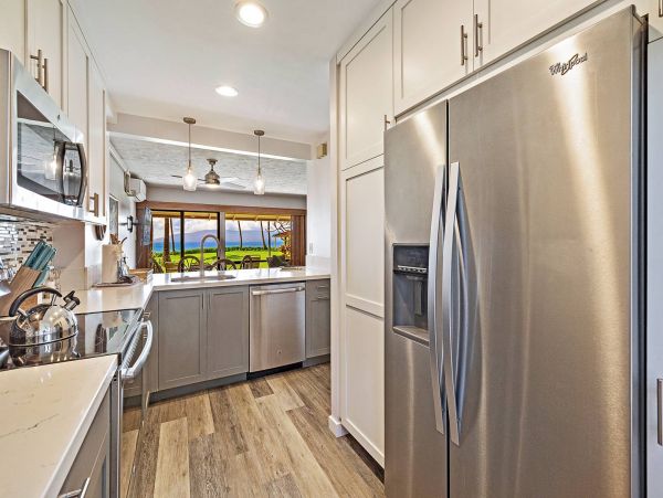 Two Bedroom Beach Townhome with Community Pool & Tennis Court