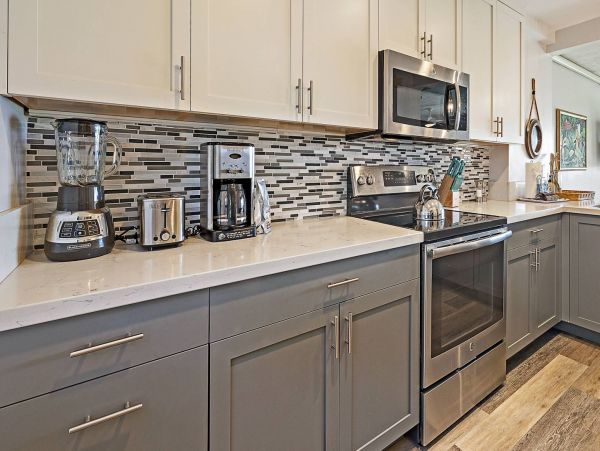 Two Bedroom Beach Townhome with Community Pool & Tennis Court