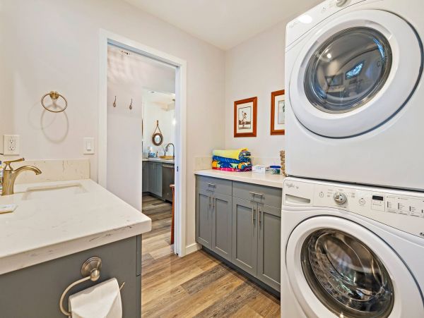 Two Bedroom Beach Townhome with Community Pool & Tennis Court