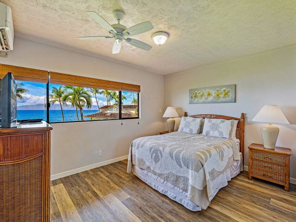 Two Bedroom Beach Townhome with Community Pool & Tennis Court