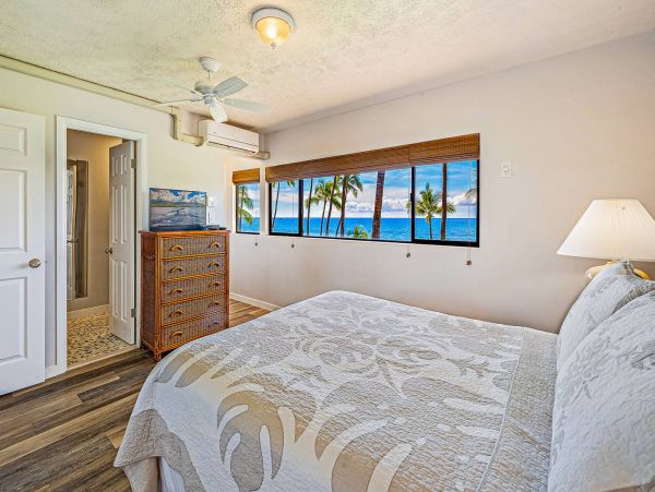 Two Bedroom Beach Townhome with Community Pool & Tennis Court