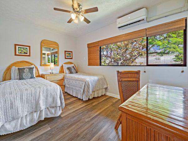Two Bedroom Beach Townhome with Community Pool & Tennis Court