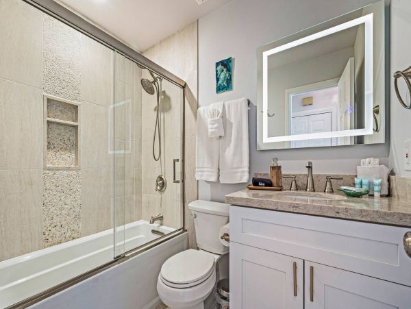 Two Bedroom Beach Townhome with Community Pool & Tennis Court