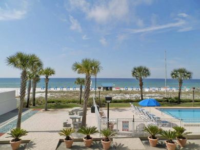 Destin Vacation Beach Condo Sleeps Eight Guests - Gulf Views