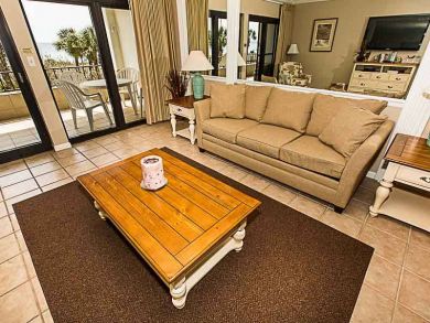 Destin Vacation Beach Condo Sleeps Eight Guests - Gulf Views