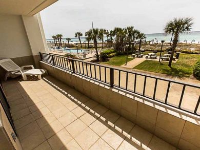 Destin Vacation Beach Condo Sleeps Eight Guests - Gulf Views