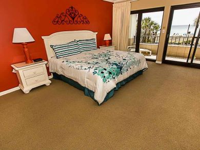 Destin Vacation Beach Condo Sleeps Eight Guests - Gulf Views