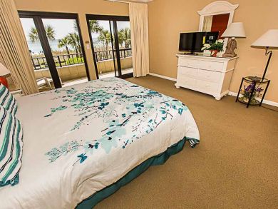 Destin Vacation Beach Condo Sleeps Eight Guests - Gulf Views