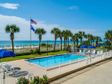 Destin Vacation Beach Condo Sleeps Eight Guests - Gulf Views