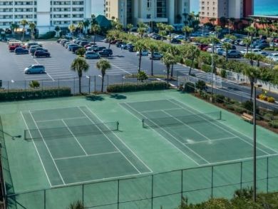 Destin Vacation Beach Condo Sleeps Eight Guests - Gulf Views