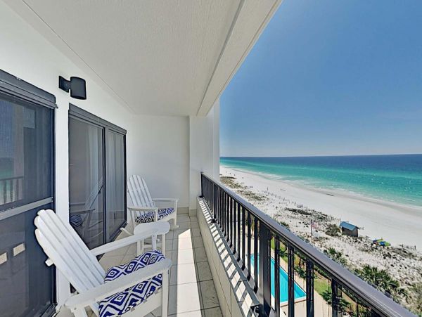 Beachfront Two Bedroom Vacation Condo in Destin
