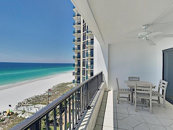 Beachfront Two Bedroom Vacation Condo in Destin