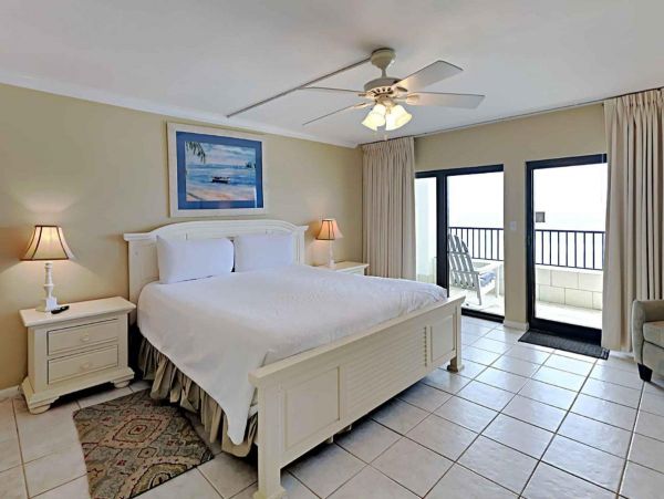 Beachfront Two Bedroom Vacation Condo in Destin