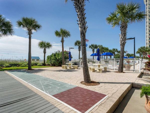 Beachfront Two Bedroom Vacation Condo in Destin