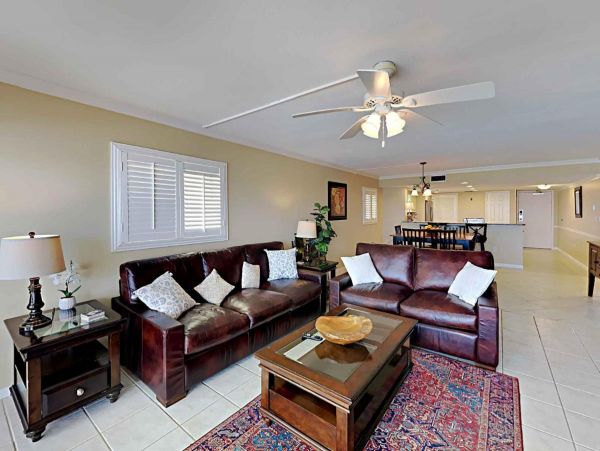 Beachfront Two Bedroom Vacation Condo in Destin
