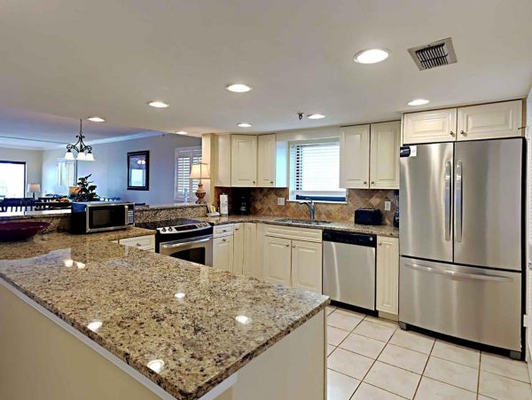 Beachfront Two Bedroom Vacation Condo in Destin