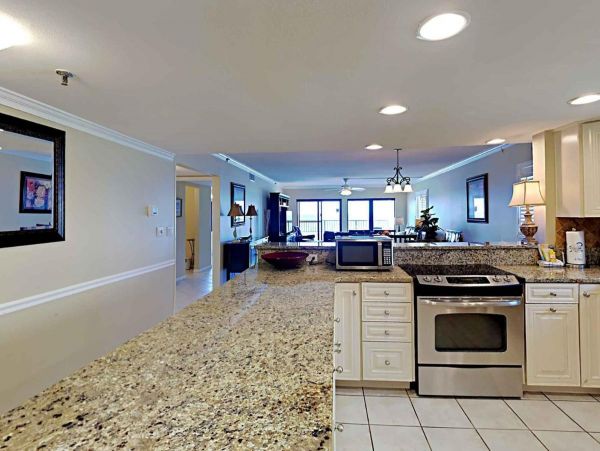 Beachfront Two Bedroom Vacation Condo in Destin