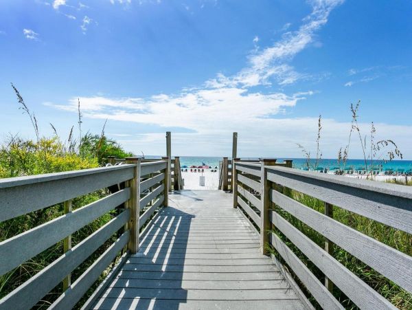 Beachfront Two Bedroom Vacation Condo in Destin
