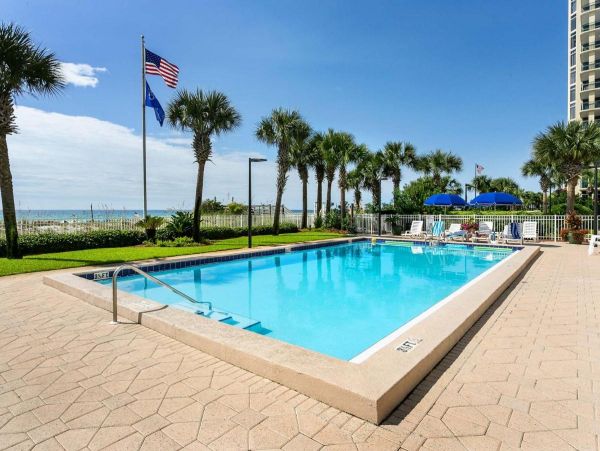 Beachfront Two Bedroom Vacation Condo in Destin