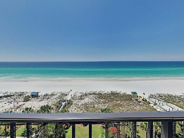Beachfront Two Bedroom Vacation Condo in Destin