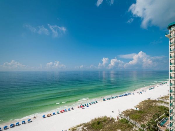 Beachfront Two Bedroom Vacation Condo in Destin