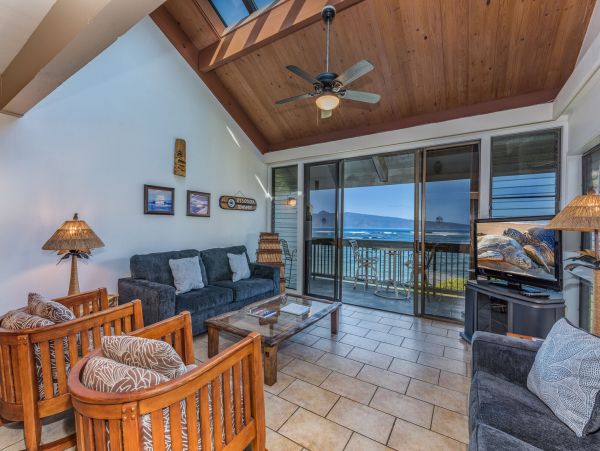 West Maui Rental in Boutique Beachfront Complex.