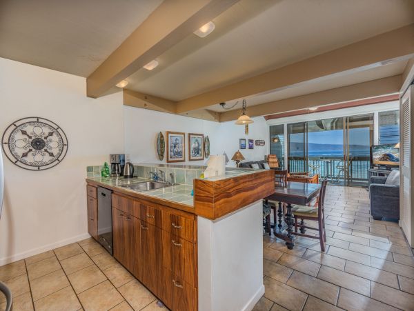 West Maui Rental in Boutique Beachfront Complex.
