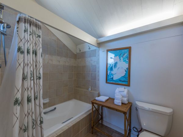 West Maui Rental in Boutique Beachfront Complex.