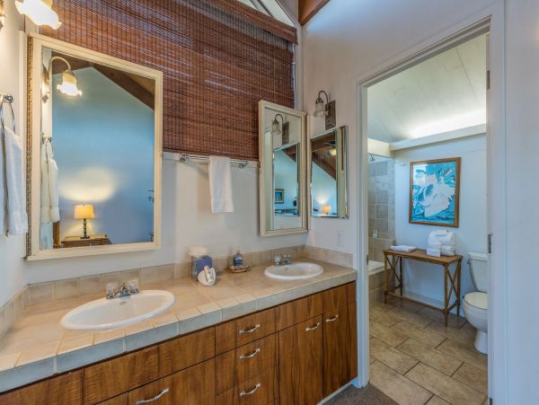 West Maui Rental in Boutique Beachfront Complex.