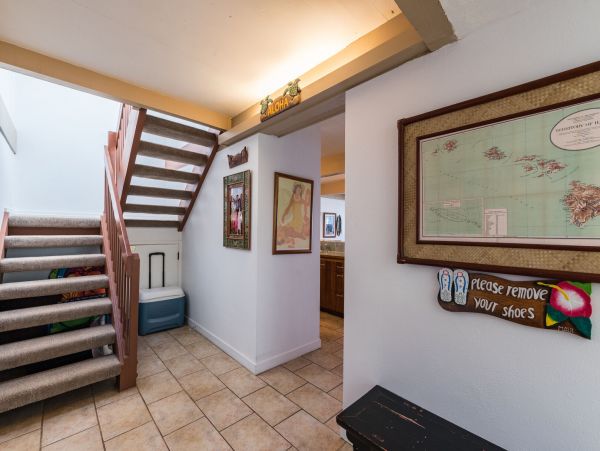 West Maui Rental in Boutique Beachfront Complex.