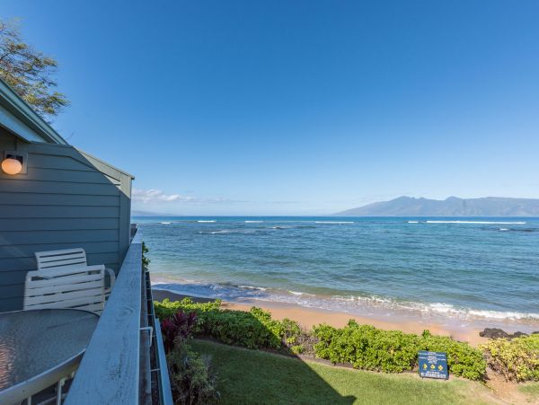 West Maui Rental in Boutique Beachfront Complex.