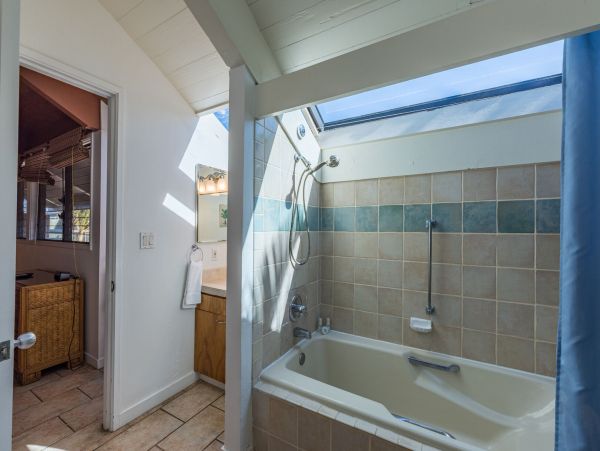 West Maui Rental in Boutique Beachfront Complex.