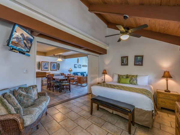 West Maui Rental in Boutique Beachfront Complex.