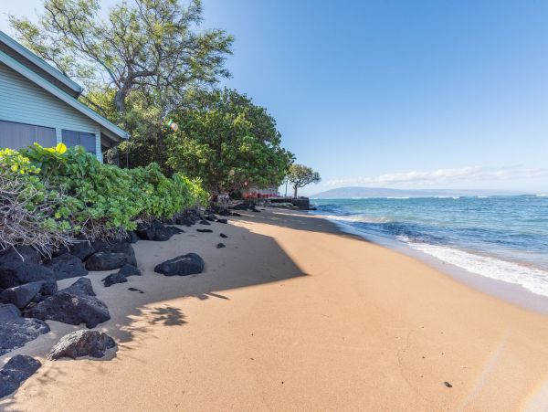 West Maui Rental in Boutique Beachfront Complex.