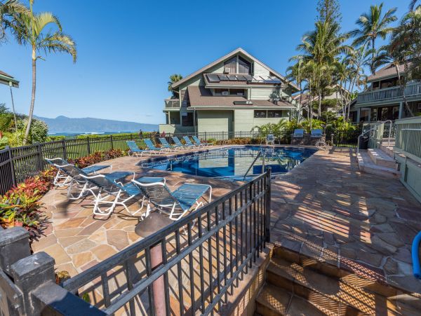 West Maui Rental in Boutique Beachfront Complex.
