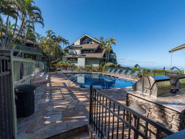 West Maui Rental in Boutique Beachfront Complex.