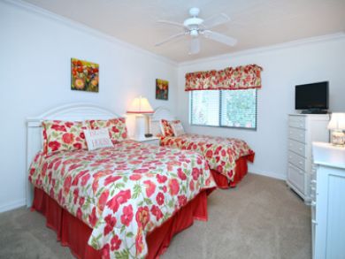 Guest bedroom with double & twin beds