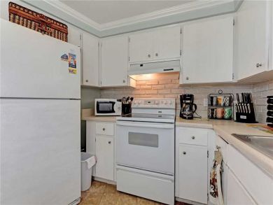 Brandenton Beach Vacation Condo Sleeps Four Guests.