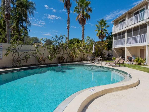 Holmes Beach 2 Bedroom Townhome Rental Sleeps 6
