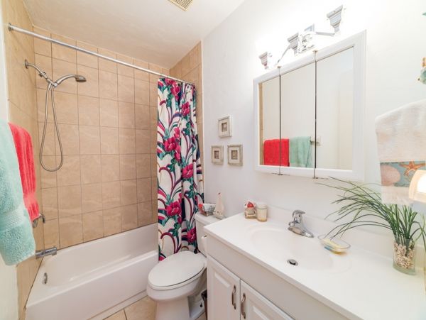 Anna Maria Two Bedroom Condo Right Across from Beach