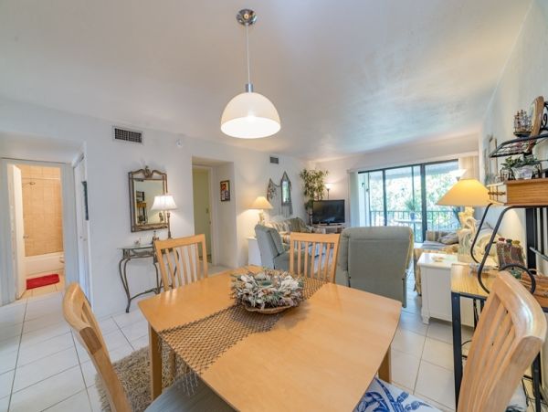 Anna Maria Two Bedroom Condo Right Across from Beach