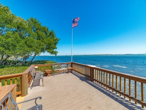 Anna Maria Two Bedroom Condo Right Across from Beach