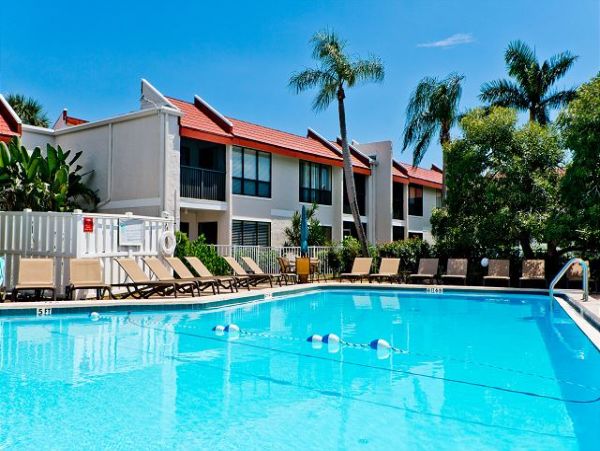 Anna Maria Two Bedroom Condo Right Across from Beach