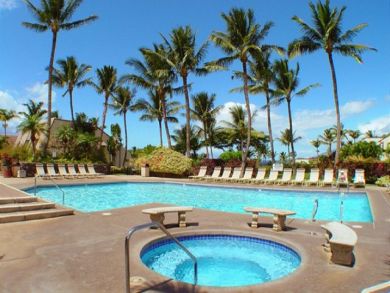 Community pool & hot tub
