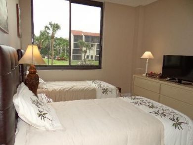 Bedroom with Two Twin Beds