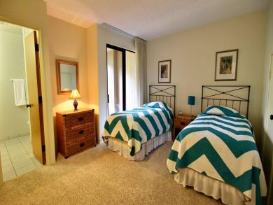 Guest bedroom with twin beds Guest bedroom with twin beds