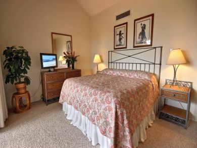 Master bedroom with king bed Master bedroom with king bed