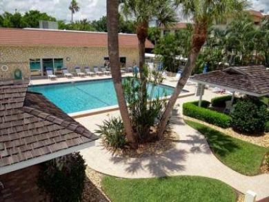Bay view condo with pool in Longboat Key, Florida