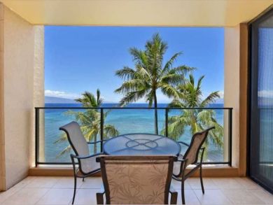 Lahaina Luxury Vacation Rental Condo One Bedroom Sleeps Four